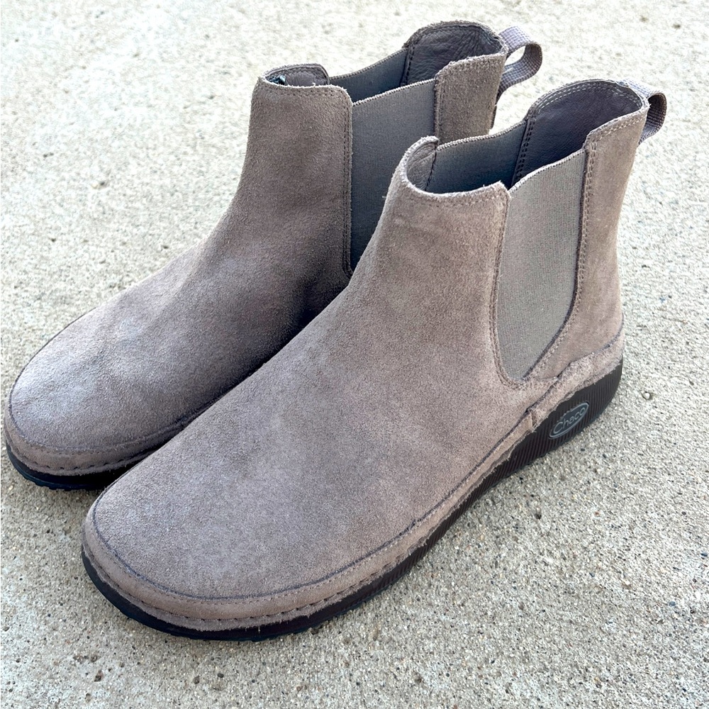 Women’s Suede Chelsea Boots Chaco Paonia